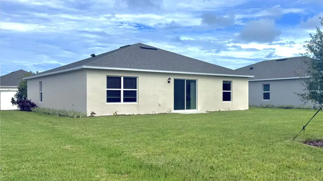 Exterior details and patio area of a home in Fountain View, Ormond Beach (Image 3).