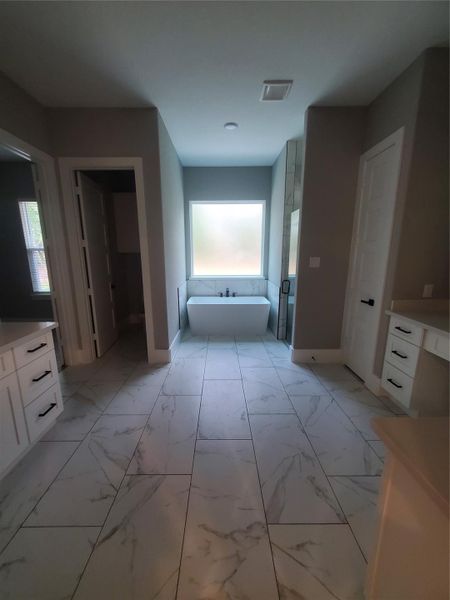 PRIMARY BATH WITH SOAKING TUB, SEPARATE MASSIVE SHOWER, AND MARBLE STYLE TILE. PRIMARY BATH WITH SOAKING TUB, SEPARATE MASSIVE SHOWER, AND MARBLE STYLE TILE.