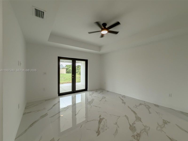 Spacious, unfurnished interior of a new home in , Lehigh Acres (Image 33).