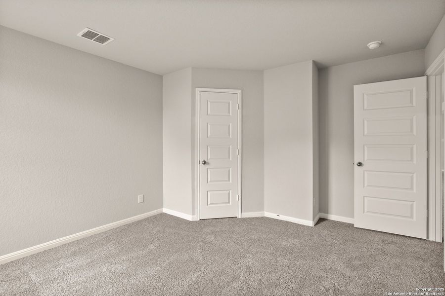 Spacious, unfurnished interior of a new home in Cinco Lakes, San Antonio (Image 25).