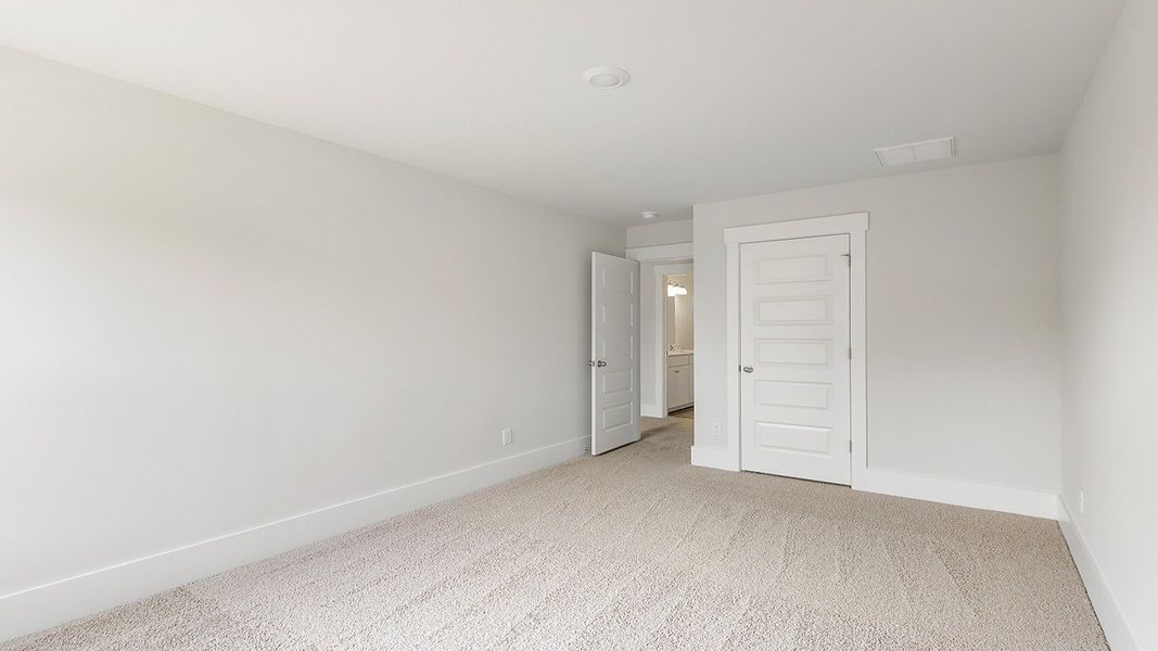 Spacious, unfurnished interior of a new home in Rivers Reach, Yemassee (Image 31).