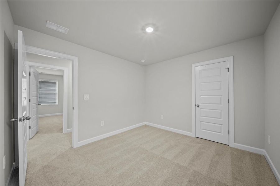 Spacious, unfurnished interior of a new home in Village at White Pine, Pendleton (Image 17).