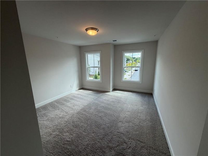 Spacious, unfurnished interior of a new home in , Marietta (Image 9).