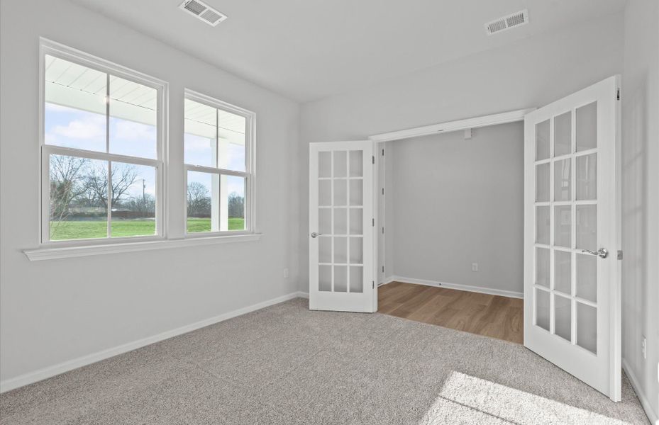 Spacious, unfurnished interior of a new home in Fox Hollow, Spartanburg (Image 32).