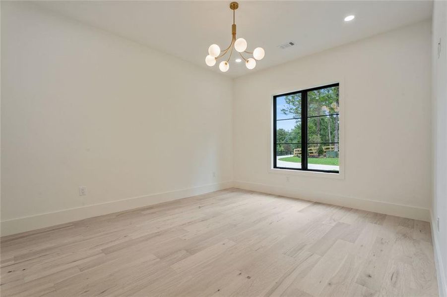 Spacious, unfurnished interior of a new home in , Alpharetta (Image 37).