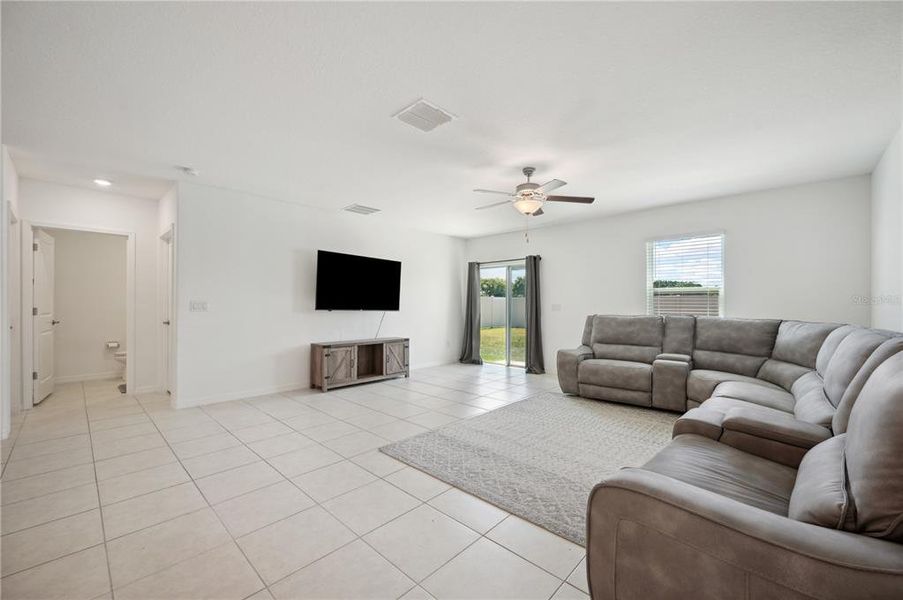 Furnished interior view inside a new home in , Plant City (Image 25).
