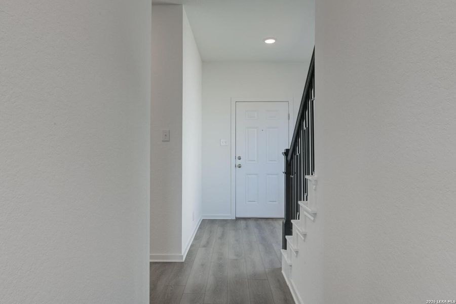 Spacious, unfurnished interior of a new home in Hennersby Hollow, San Antonio (Image 19).