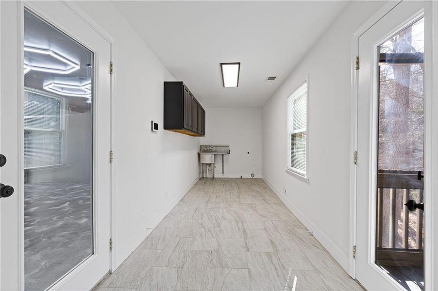 Spacious, unfurnished interior of a new home in , Gainesville (Image 24).