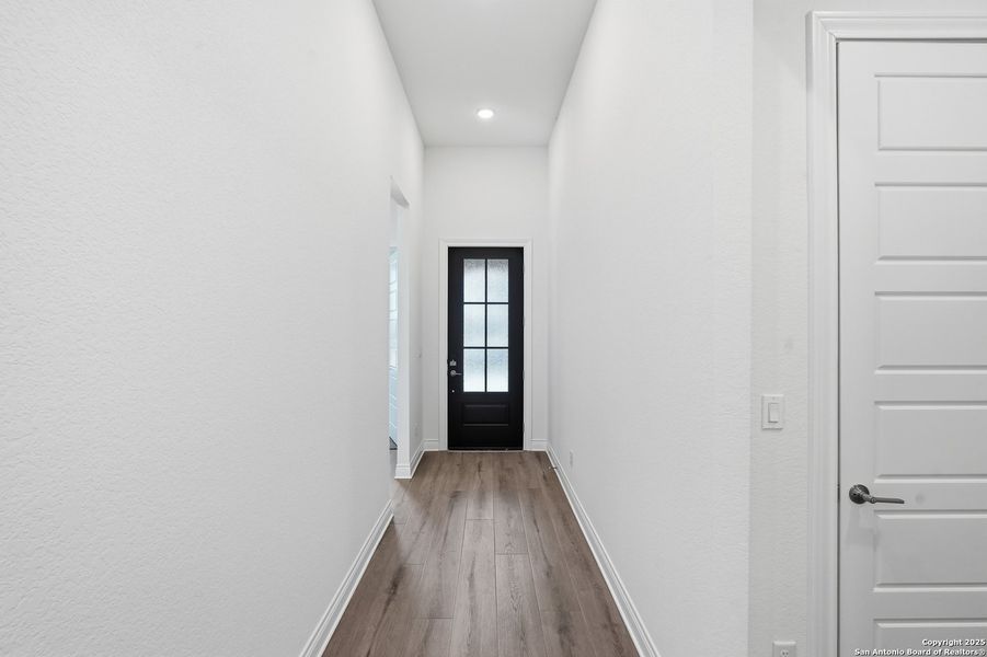 Spacious, unfurnished interior of a new home in Bison Ridge, San Antonio (Image 19). Spacious, unfurnished interior of a new home in Bison Ridge, San Antonio (Image 19).