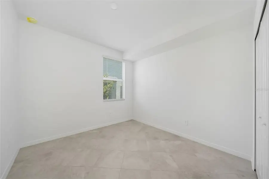 Spacious, unfurnished interior of a new home in Calusa Country Club, Lakewood Ranch (Image 23).
