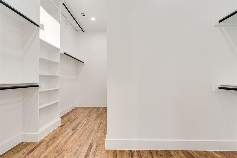 Spacious, unfurnished interior of a new home in , Dallas (Image 23).