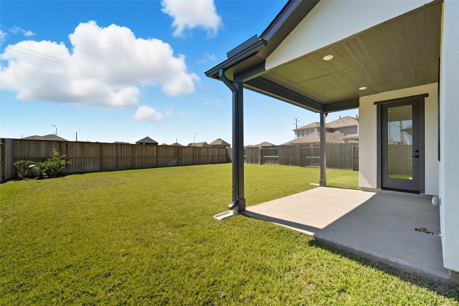 Exterior details and patio area of a home in Sienna 40', Missouri City (Image 3). Exterior details and patio area of a home in Sienna 40', Missouri City (Image 3).