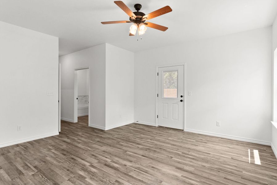 Spacious, unfurnished interior of a new home in , Lampasas (Image 21).
