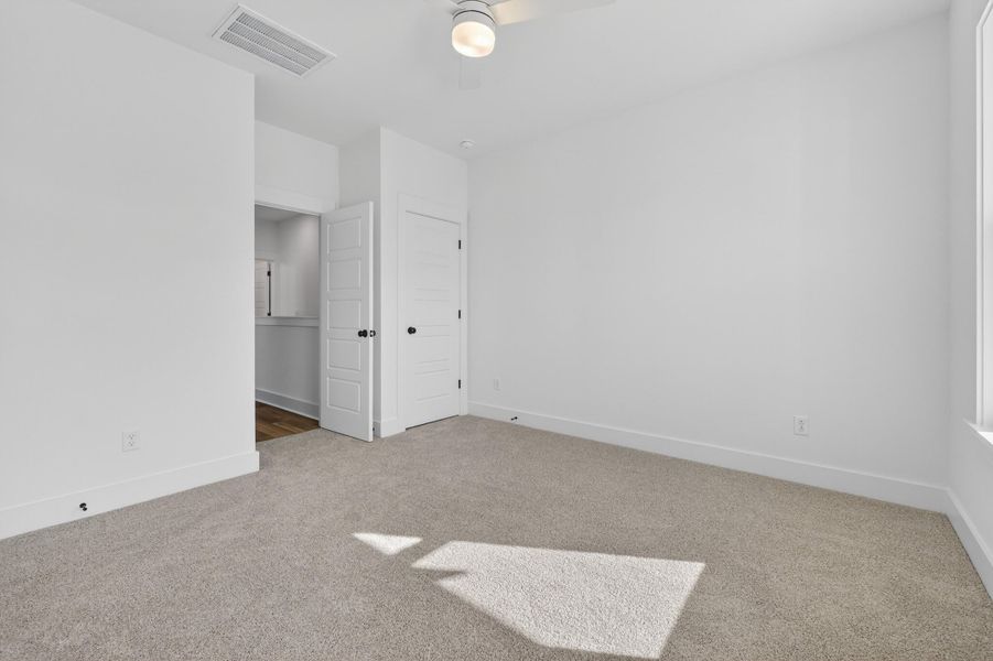 Spacious, unfurnished interior of a new home in , Summerville (Image 19).