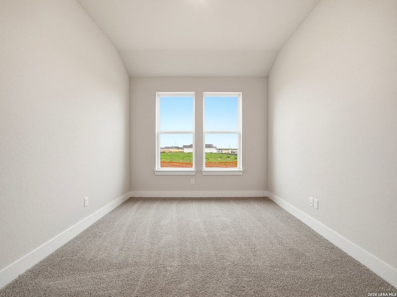 Spacious, unfurnished interior of a new home in Westridge, San Antonio (Image 9).