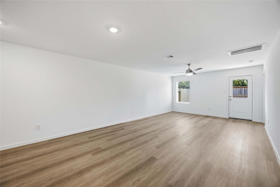 Spacious, unfurnished interior of a new home in Legacy Village, Houston (Image 11). Spacious, unfurnished interior of a new home in Legacy Village, Houston (Image 11).