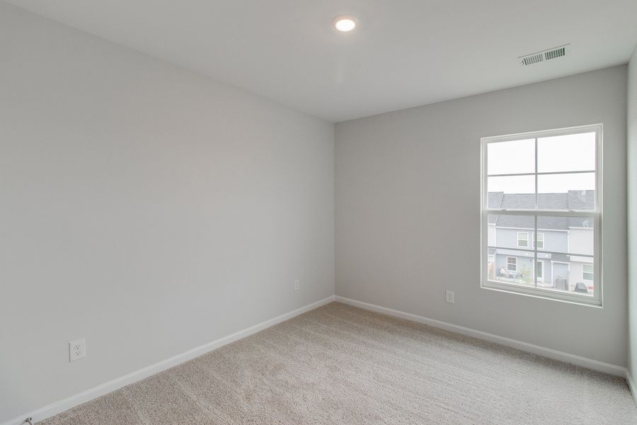 Spacious, unfurnished interior of a new home in Astoria, Columbia (Image 25).