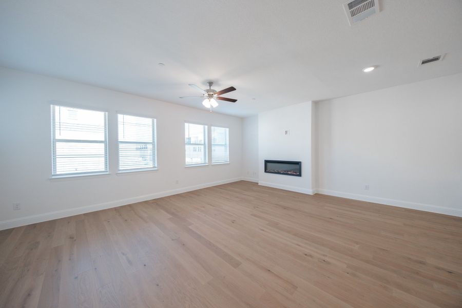 Spacious, unfurnished interior of a new home in Bayside, Rowlett (Image 17). Spacious, unfurnished interior of a new home in Bayside, Rowlett (Image 17).