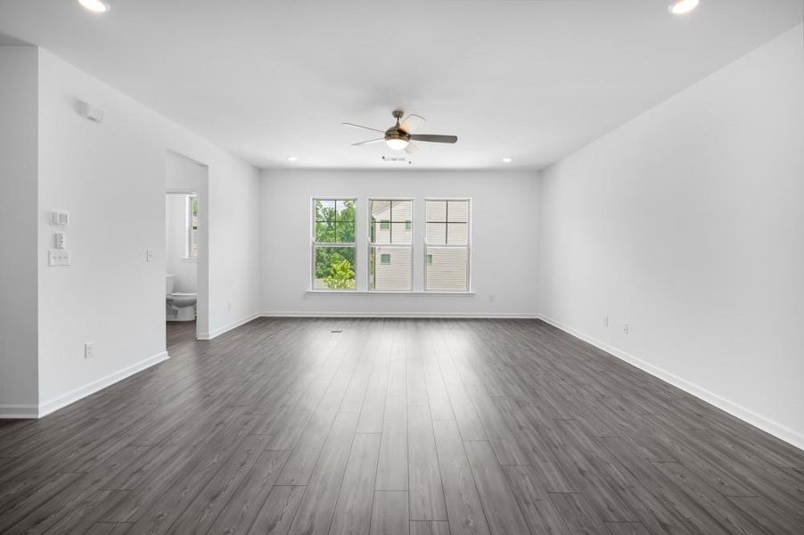 Spacious, unfurnished interior of a new home in Hampton Trace, Marietta (Image 20).