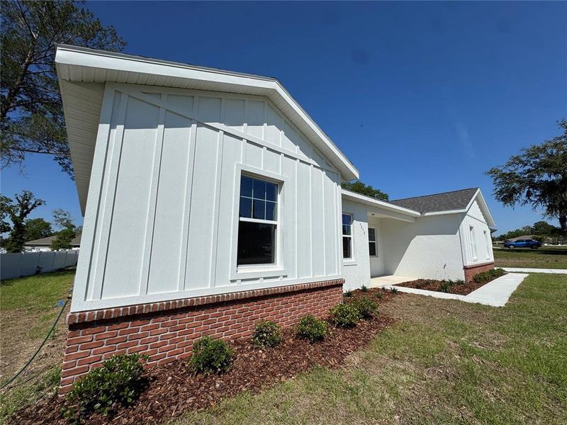 Exterior details and patio area of a home in , Ocala (Image 29).