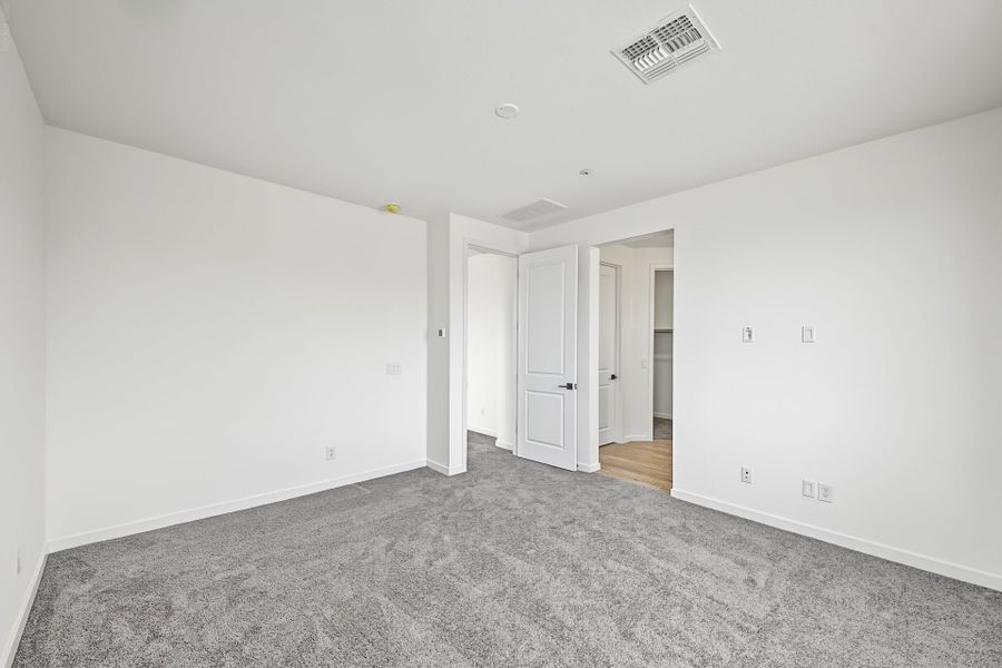Spacious, unfurnished interior of a new home in Bella Storia, Gilbert (Image 10).