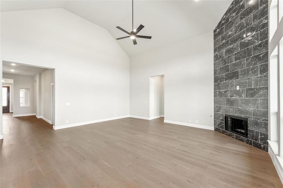 Spacious, unfurnished interior of a new home in Crystal Lake Estates, Red Oak (Image 29).