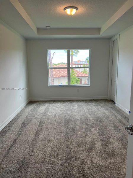 Spacious, unfurnished interior of a new home in , West Palm Beach (Image 13).