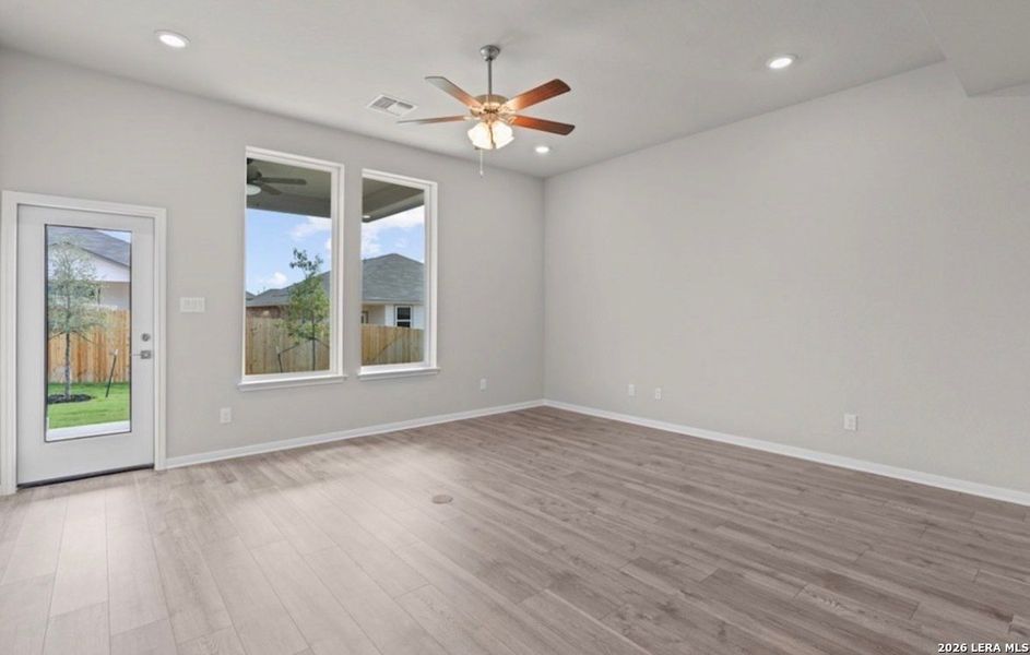 Spacious, unfurnished interior of a new home in Bricewood, San Antonio (Image 19).
