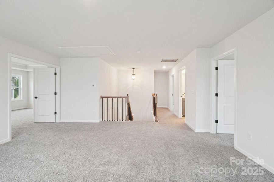 Spacious, unfurnished interior of a new home in Sylvan Creek, Denver (Image 17).