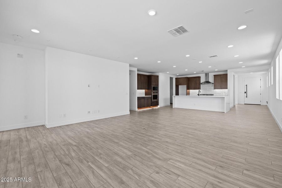 7)GREAT ROOM 7)GREAT ROOM