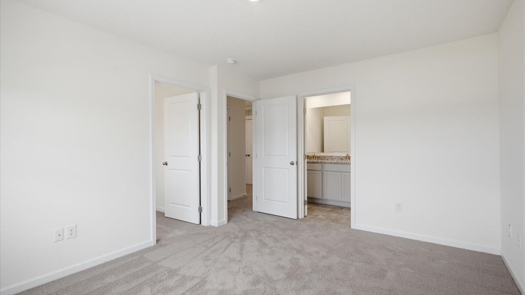 Spacious, unfurnished interior of a new home in Cherokee Crossing, Kodak (Image 15).