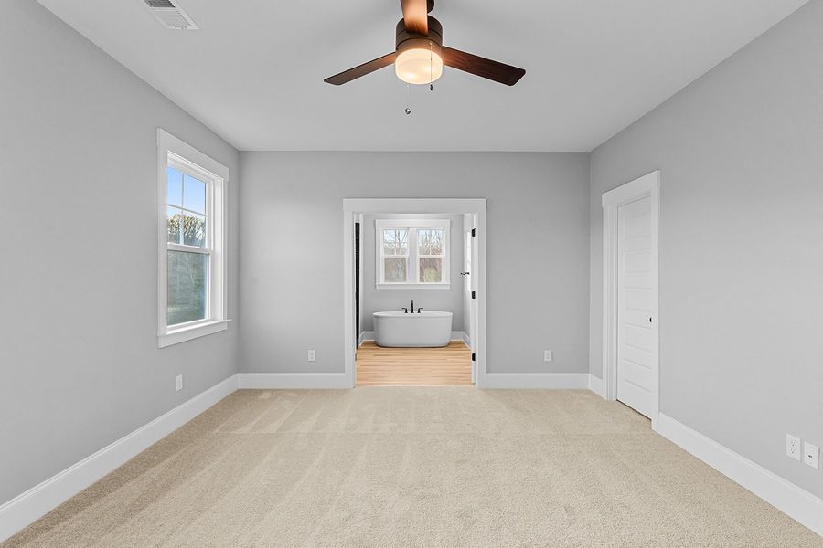 Spacious, unfurnished interior of a new home in Hanes Lake, Winston-Salem (Image 34).