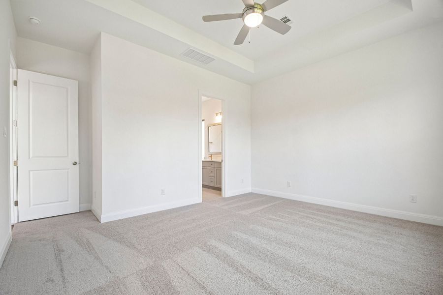 Spacious, unfurnished interior of a new home in 6 Creeks, Kyle (Image 16).