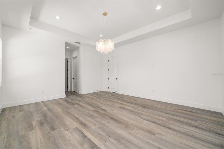 Spacious, unfurnished interior of a new home in , Sebring (Image 28).