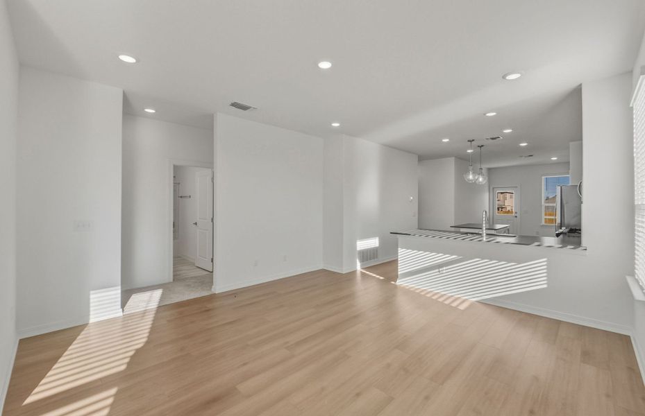 Spacious, unfurnished interior of a new home in Crosswinds, Kyle (Image 38).