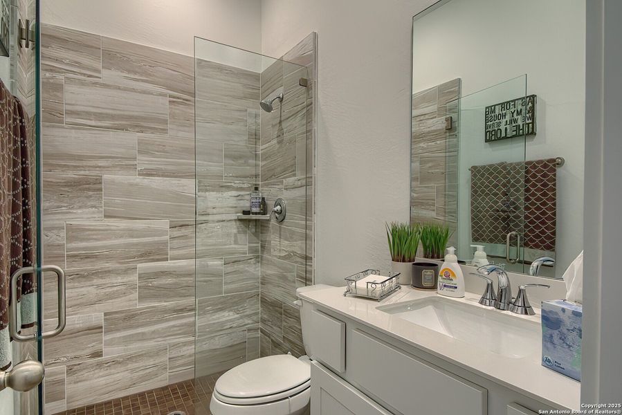 Furnished interior view inside a new home in Regent Park, Boerne (Image 26).