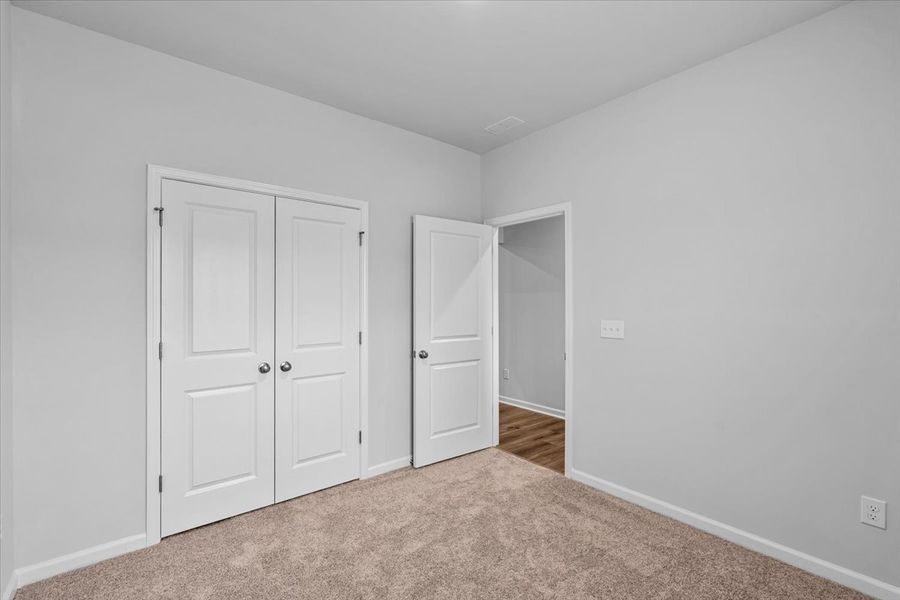 Spacious, unfurnished interior of a new home in Fieldstone, Lexington (Image 27).