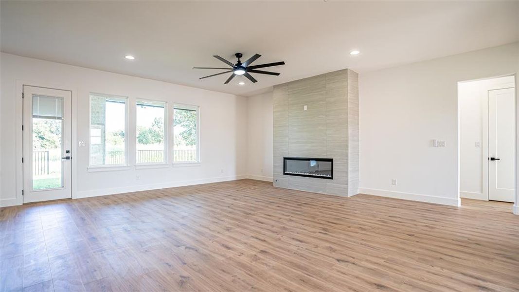 Spacious, unfurnished interior of a new home in , Burleson (Image 32). Spacious, unfurnished interior of a new home in , Burleson (Image 32).