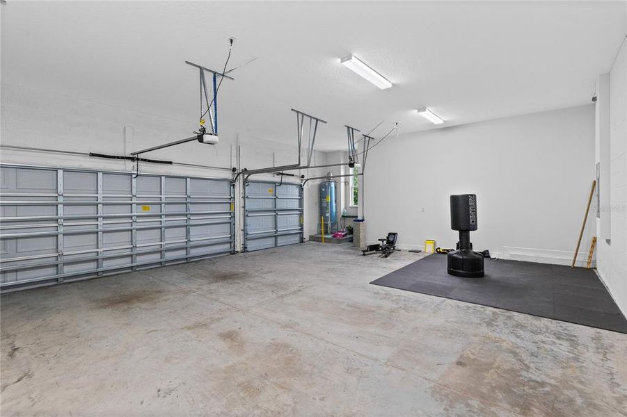 Spacious, unfurnished interior of a new home in Laureate Park, Orlando (Image 22).
