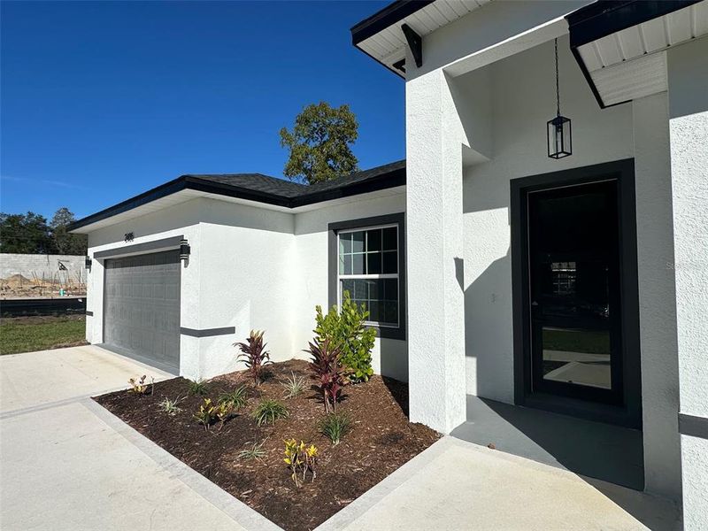 Exterior details and patio area of a home in , Citrus Springs (Image 26).
