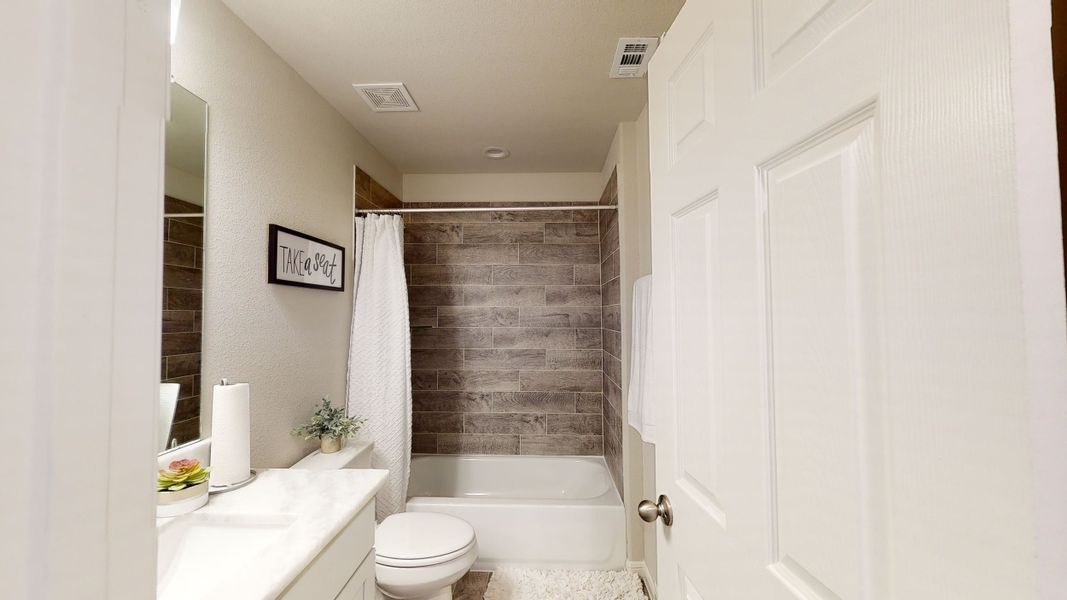 Representative furnished interior of a home built from the Floor Plan 2121 by Colina Homes in Grand Magnolia, Magnolia (Image 24). Representative furnished interior of a home built from the Floor Plan 2121 by Colina Homes in Grand Magnolia, Magnolia (Image 24).