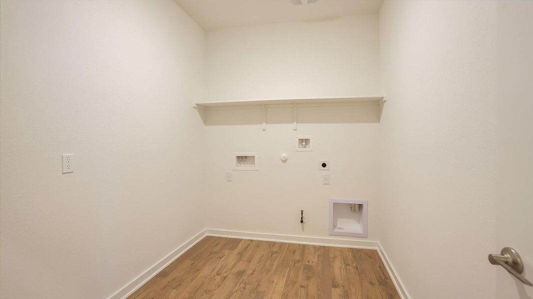 Spacious, unfurnished interior of a new home in Rosenbusch Ranch, Leander (Image 10).