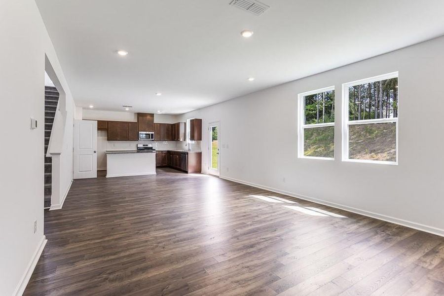 Spacious, unfurnished interior of a new home in Heritage River, Euharlee (Image 20).