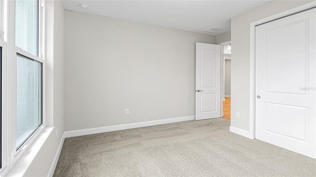 Spacious, unfurnished interior of a new home in Cresswind at Lake Harris, Tavares (Image 43).