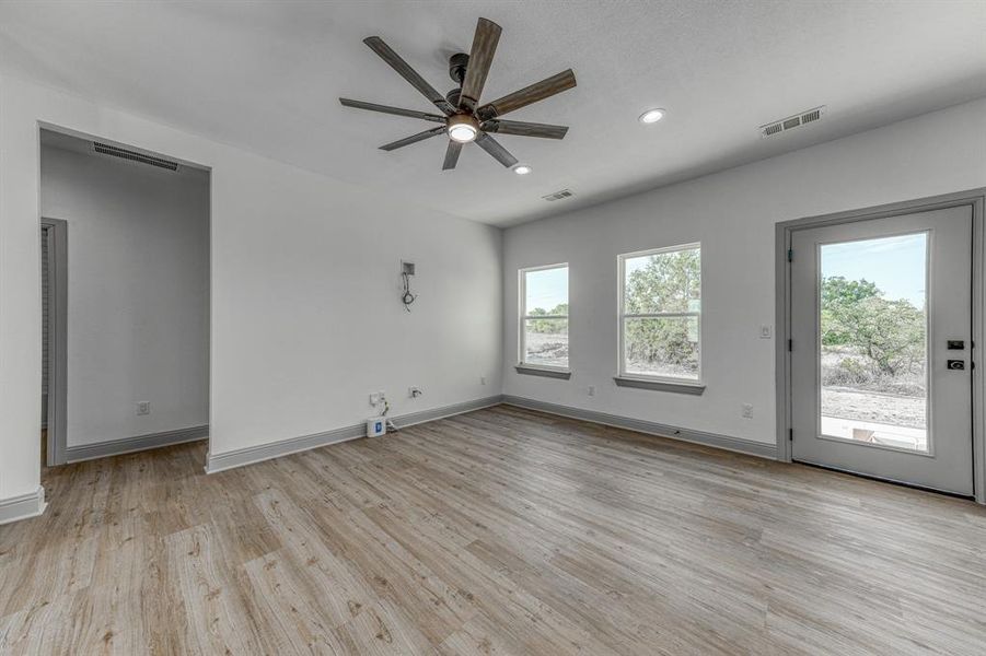 Spacious, unfurnished interior of a new home in , Paradise (Image 29).