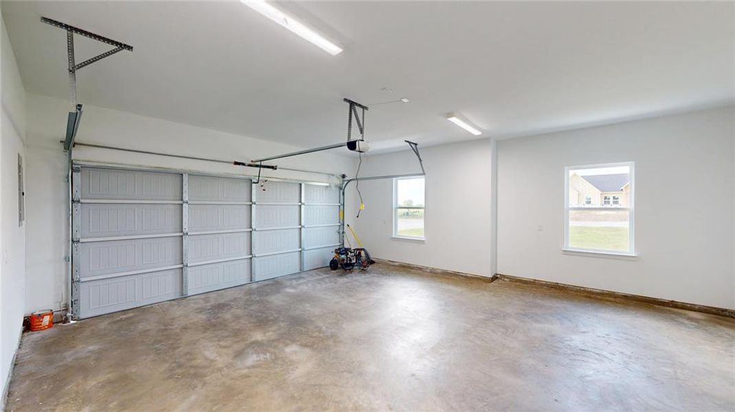 Spacious, unfurnished interior of a new home in , Greenville (Image 28).