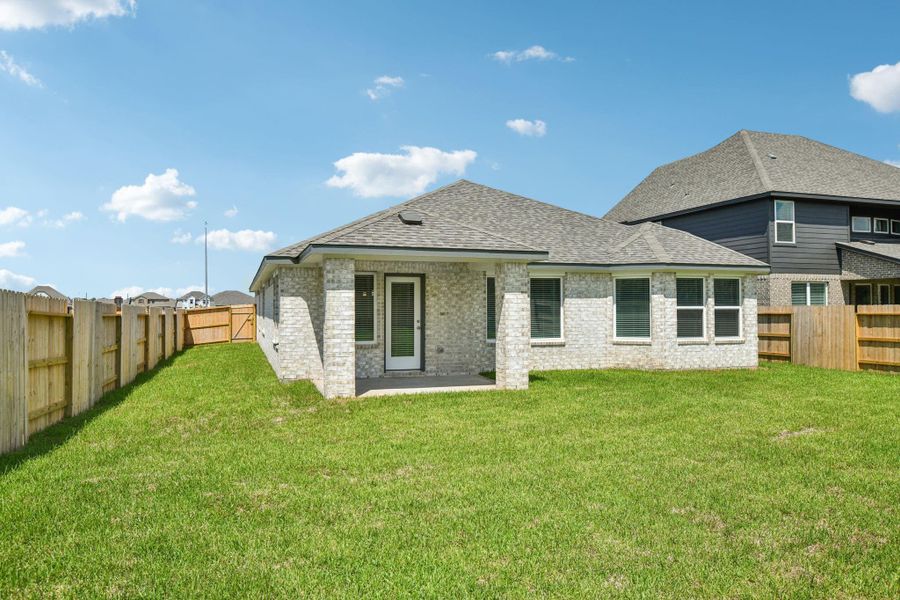 Exterior details and patio area of a home in Kingdom Heights, Rosenberg (Image 3).