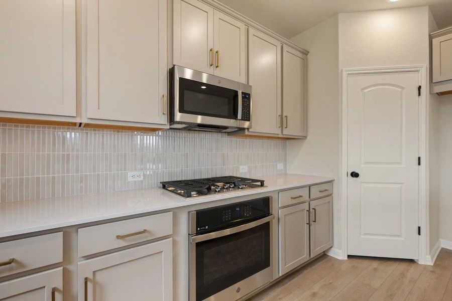 Furnished interior view inside a new home in Berry Creek Highlands, Georgetown (Image 11).