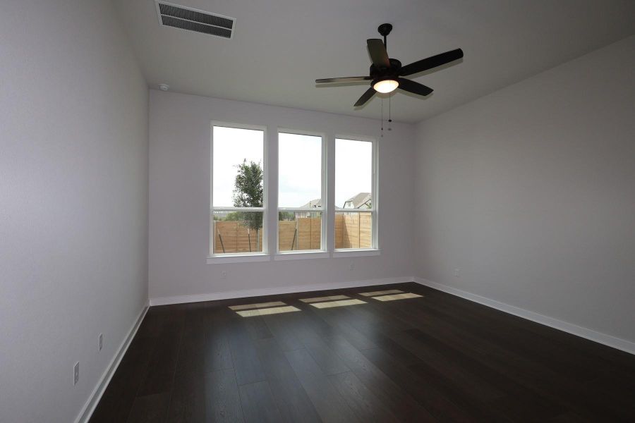 Spacious, unfurnished interior of a new home in Wolf Ranch, Georgetown (Image 15).