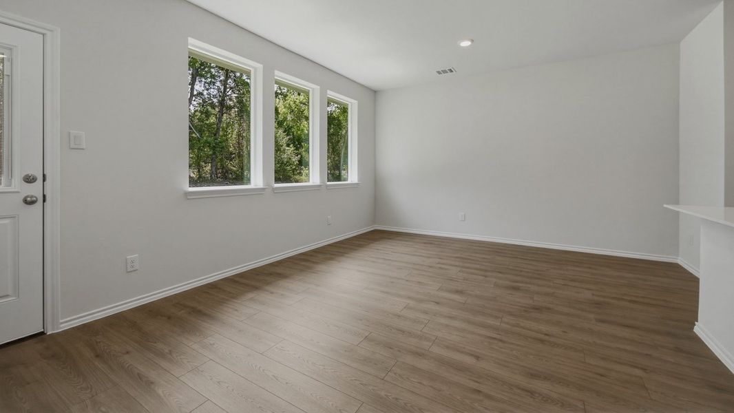 Spacious, unfurnished interior of a new home in Stonewood, Sulphur Springs (Image 7).